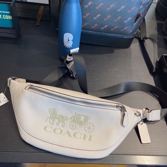 Warren Belt Bag With Horse And Carriage - Picture 5 of 8